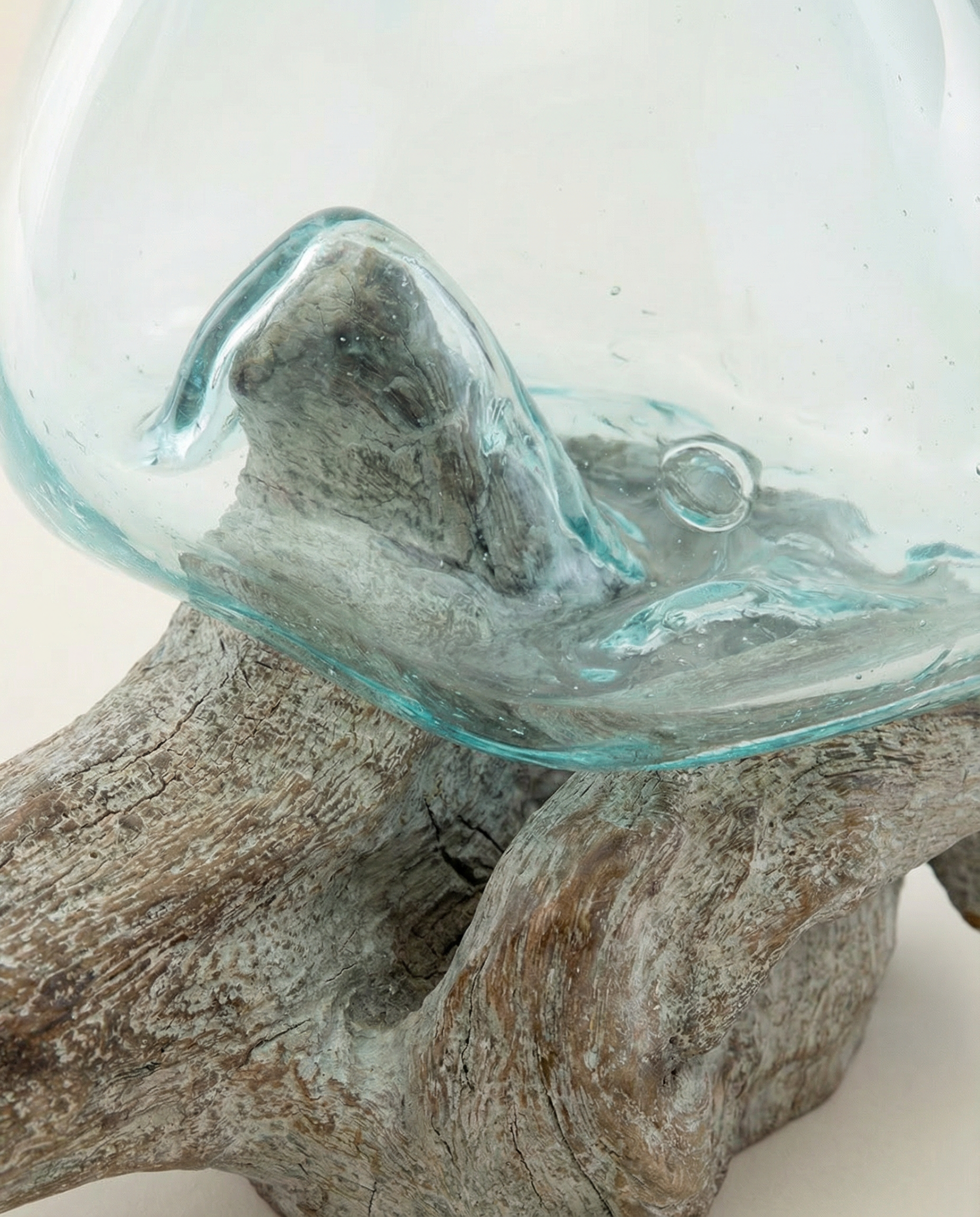 Aquarium melted on Wood | White Wood